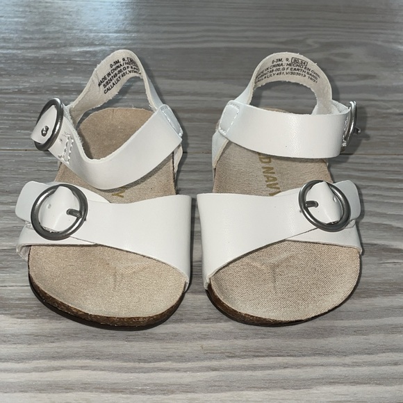 Old Navy Other - ⭐️NWOT Size .5 (0-3 Months) Baby Girls Old Navy Sandals⭐️